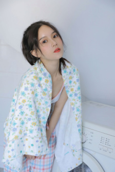 我的奶头被客人吸得又肿又红又痛